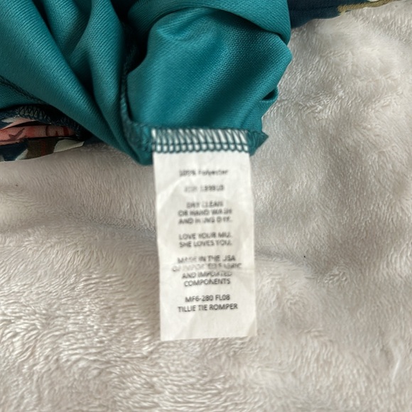 Show Me Your Mumu TILLIE TIE size X- Small Floral Romper Keyhole Back Navy Blue - Picture 12 of 12